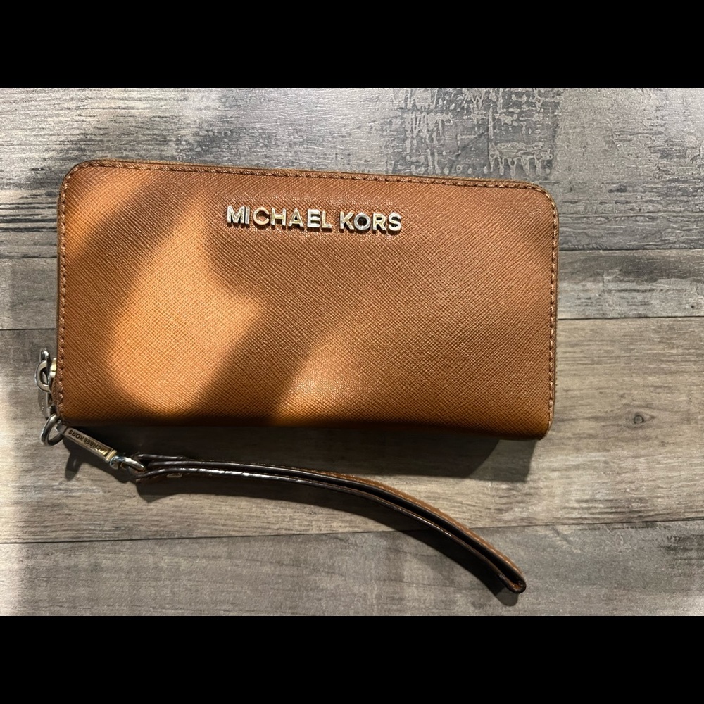 Michael Kors Jet Set Medium Saffiano Leather Continental Wallet